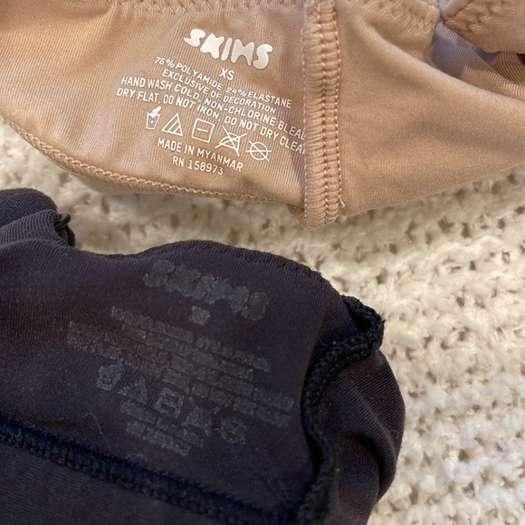 2 SKIMS bras size XS - Picture 6 of 6